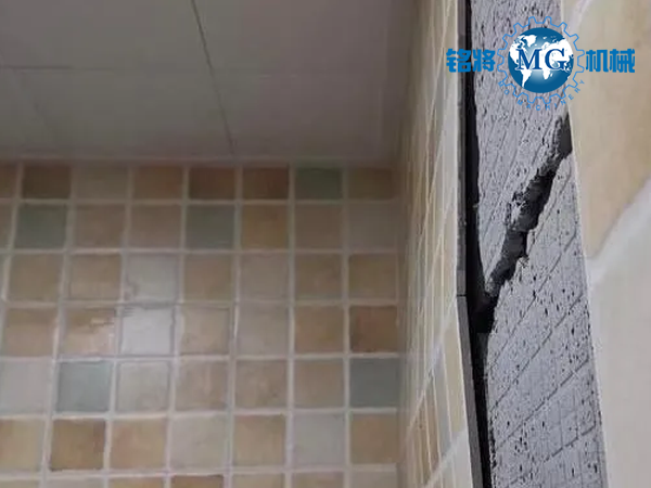 墻磚大面積脫落！墻面問題還是瓷磚粘貼問題？