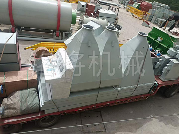 4方雙軸噸包包裝生產(chǎn)線(xiàn)發(fā)貨現(xiàn)場(chǎng)