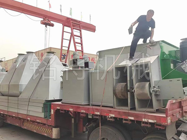 4方雙軸噸包包裝生產(chǎn)線(xiàn)發(fā)貨現(xiàn)場(chǎng)